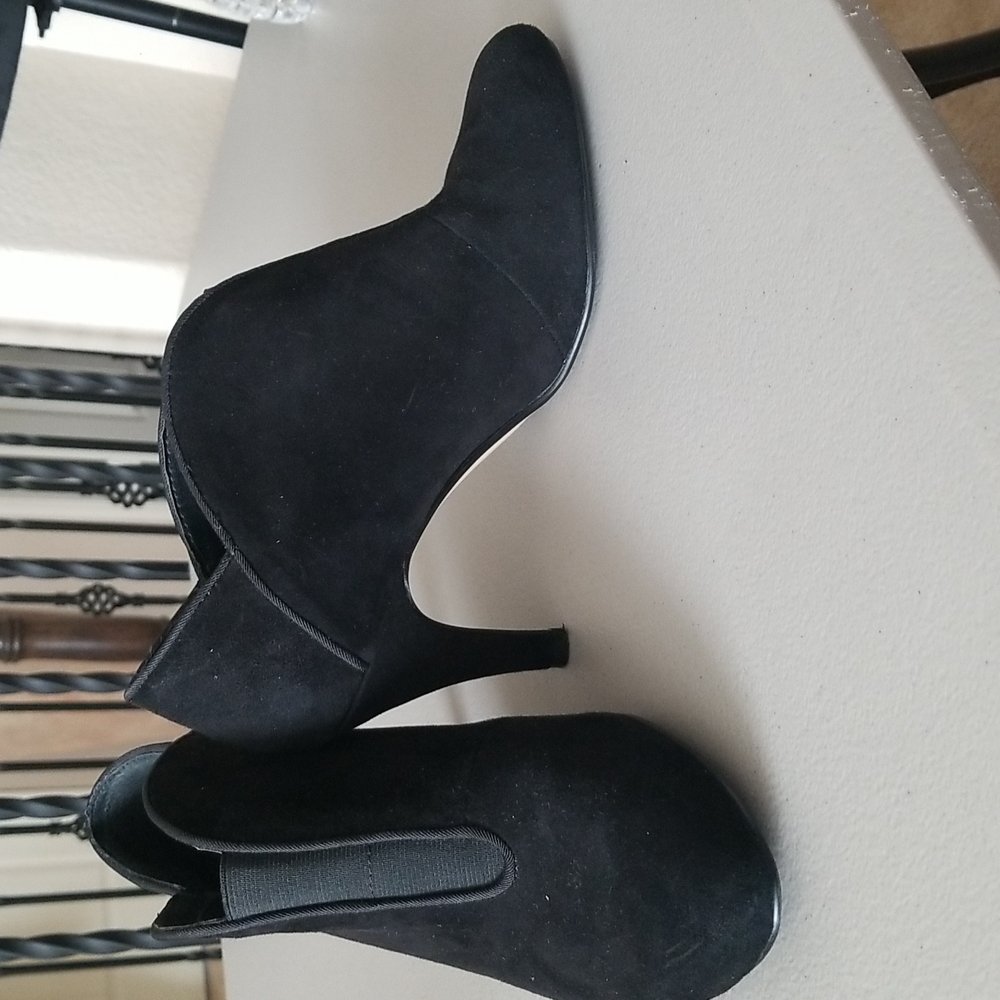 Adrienne Vittadini blk ankle boots. (Clearance) - Picture 2 of 6